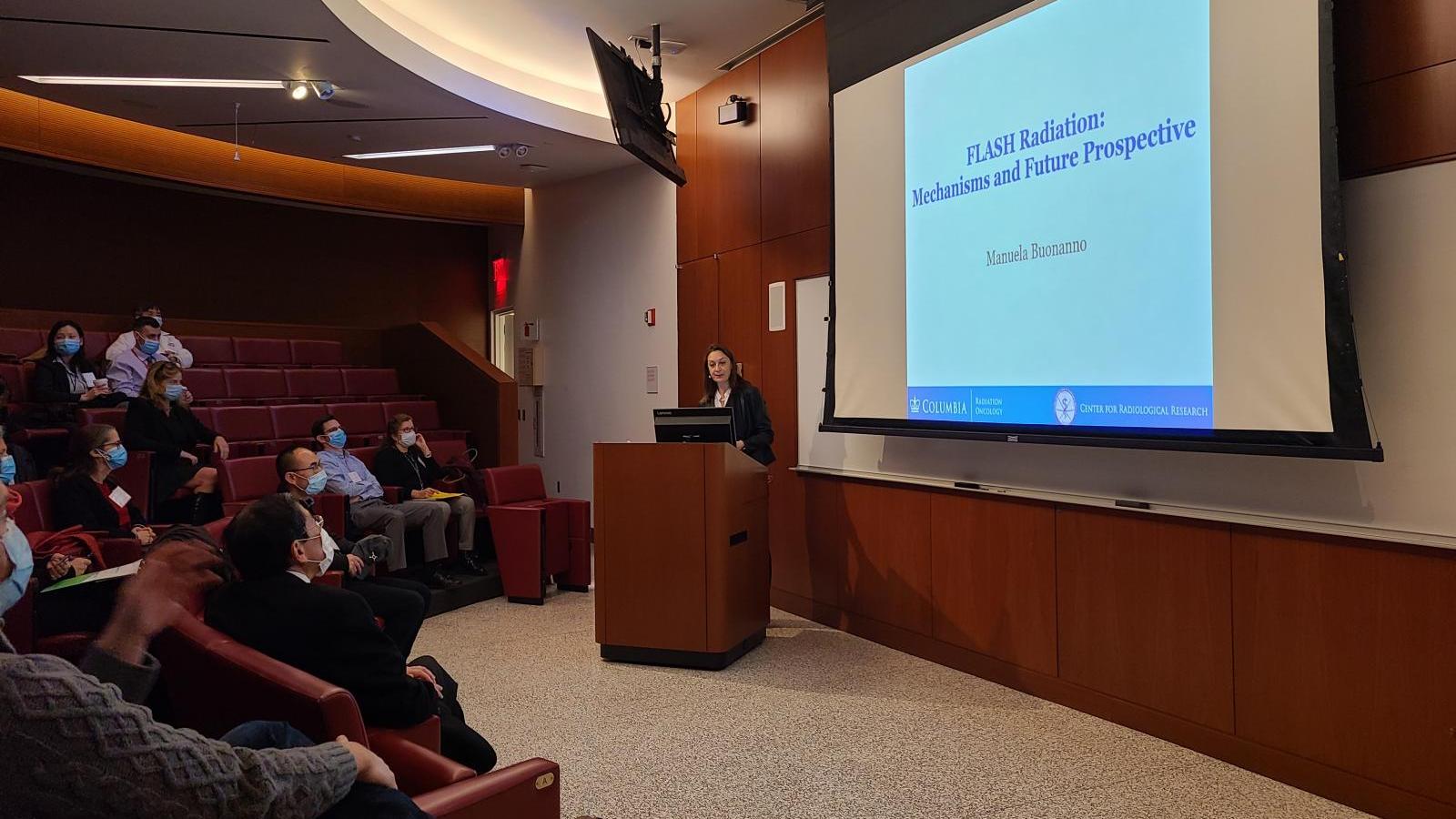 Manuela Buonanno presenting the FLASH irradiation at the Oncology/CRR Research Retreat.